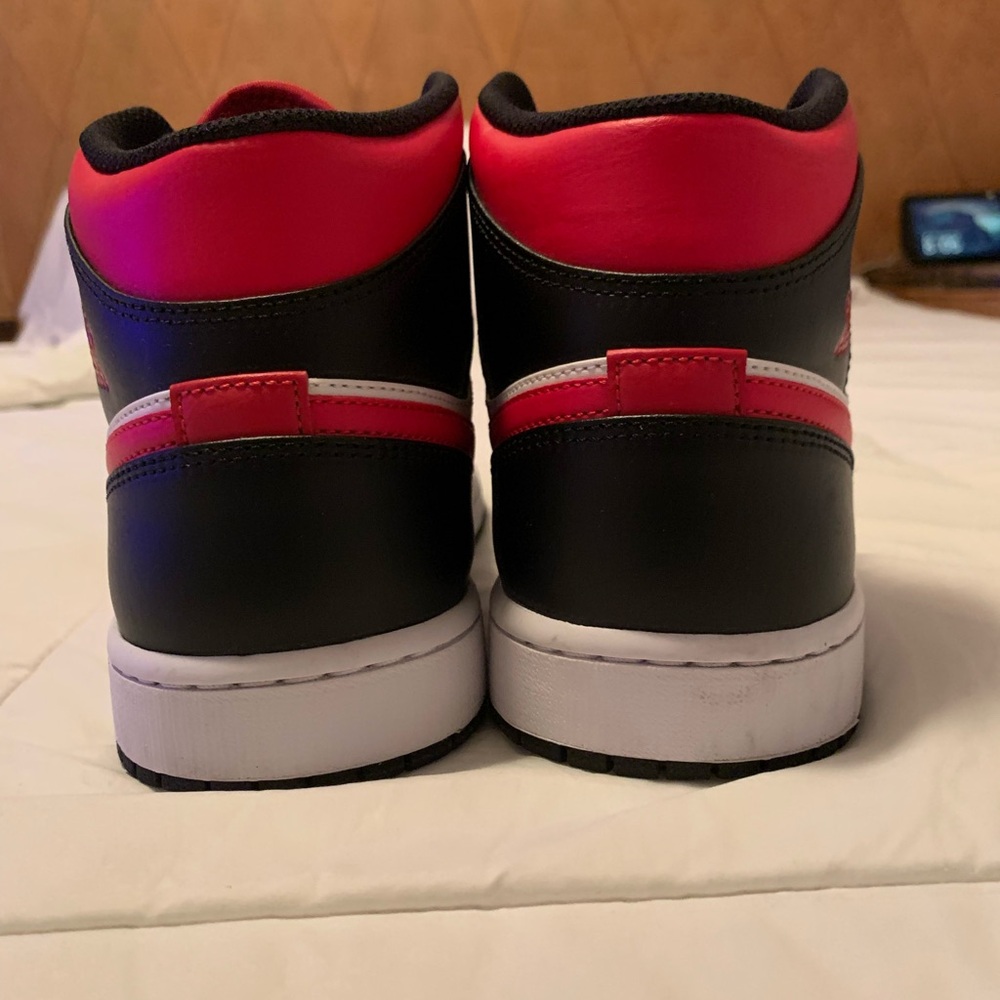 Jordan 1 Mid - Picture 3 of 11